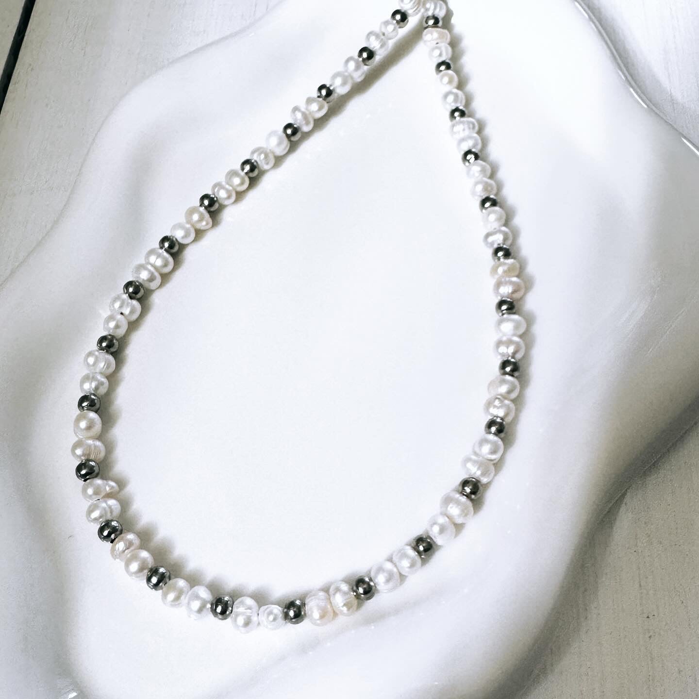 Pearl choker