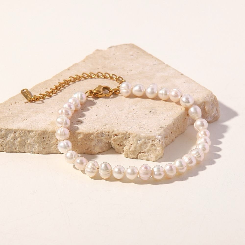 Elegant pearl bracelet