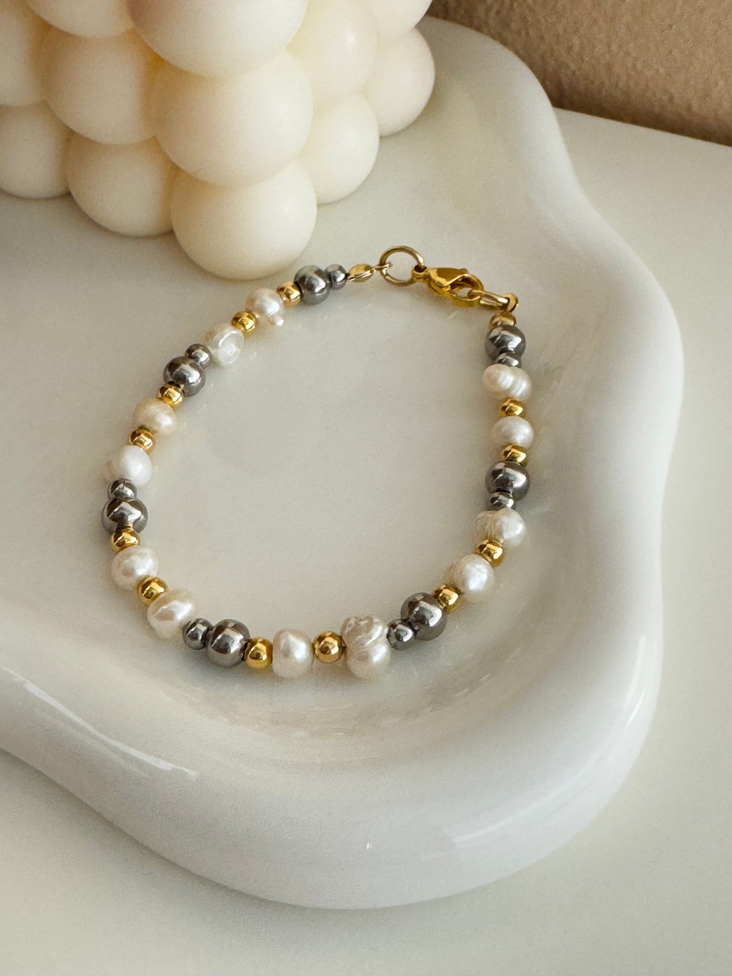 Two tone pearl bracelet