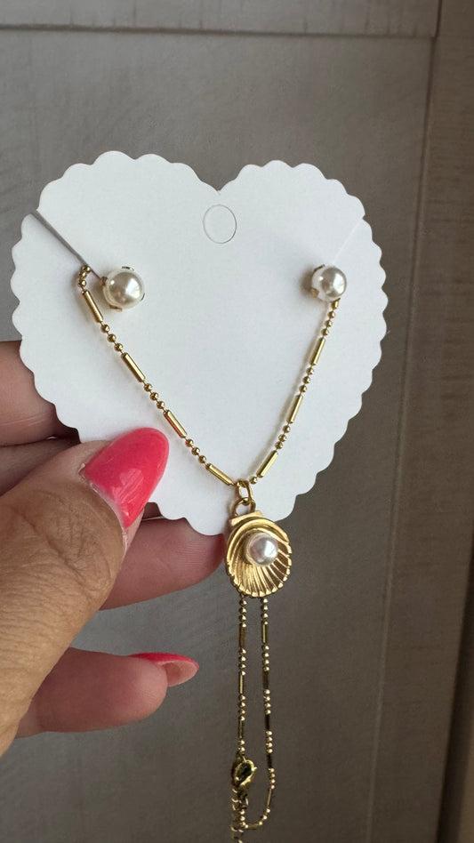 Gold concha set