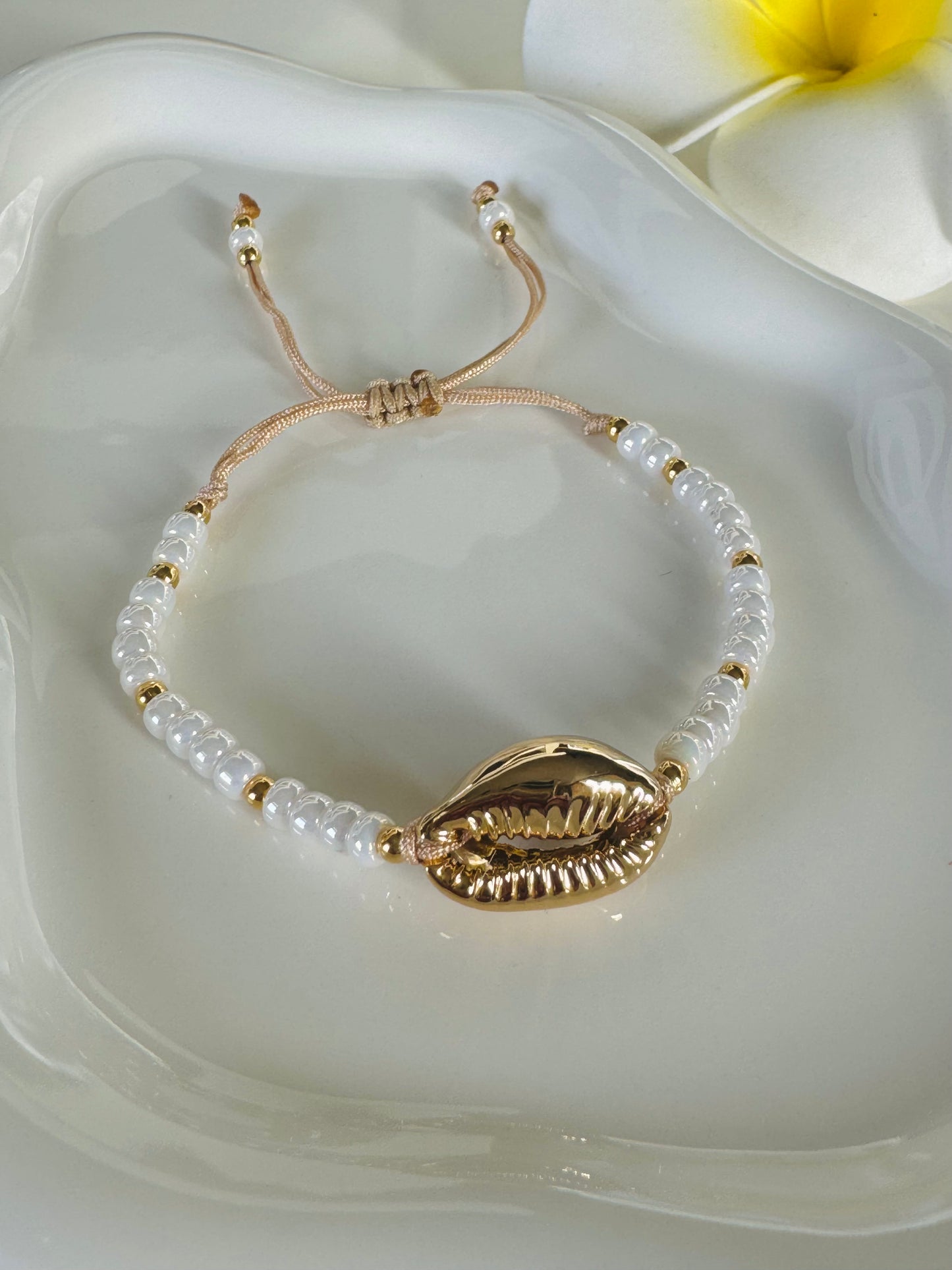 Ajustable Shell bracelet