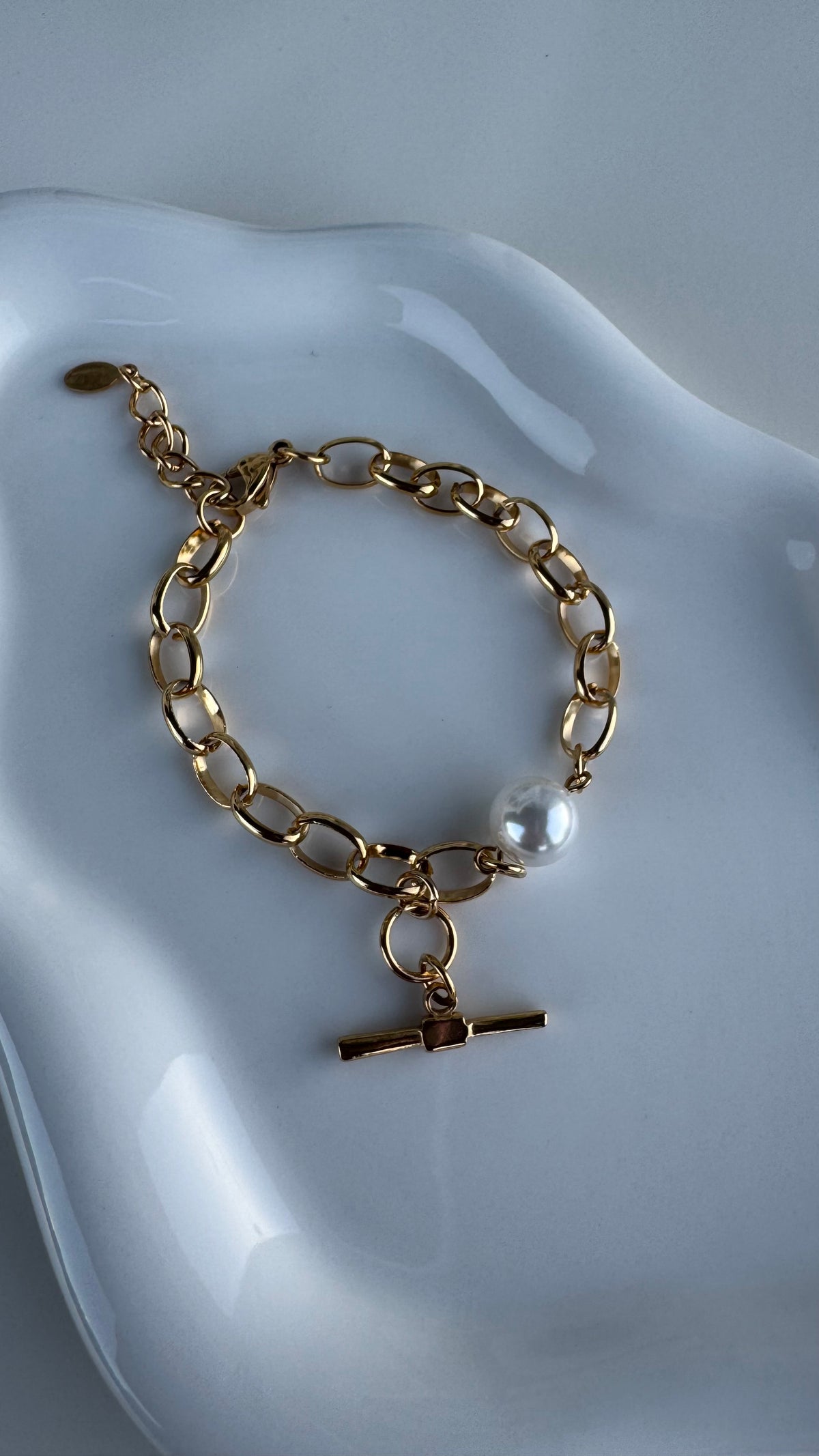 Pearl and gold bracelet